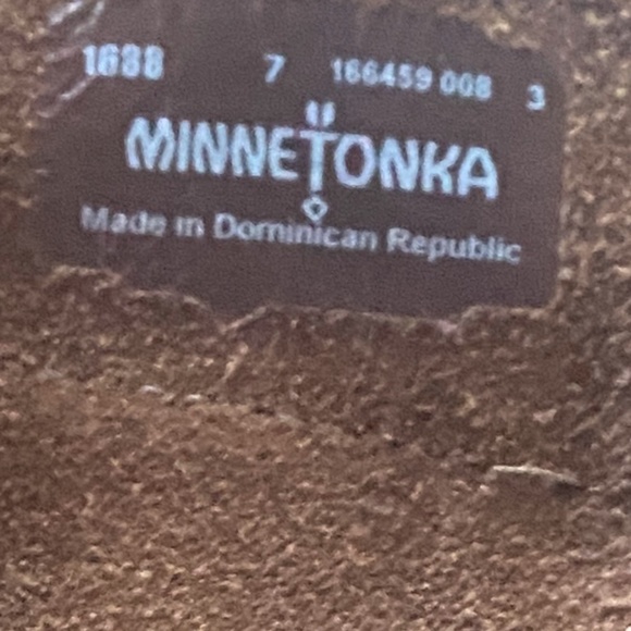 Minnetonka Suede Moccasin Boot • 7 - Picture 6 of 10